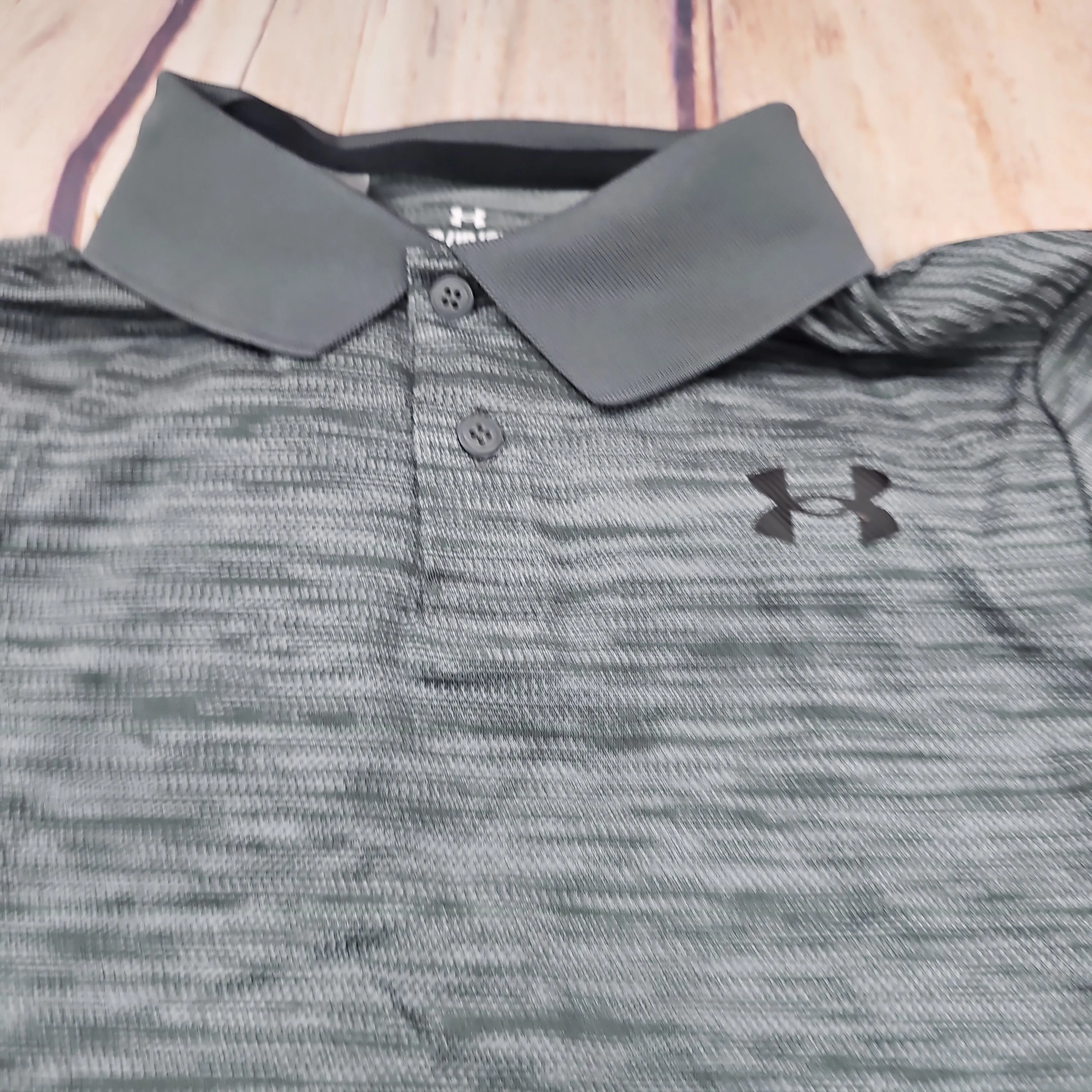 UA  BOYS PERFORMANCE SS POLO -GRY